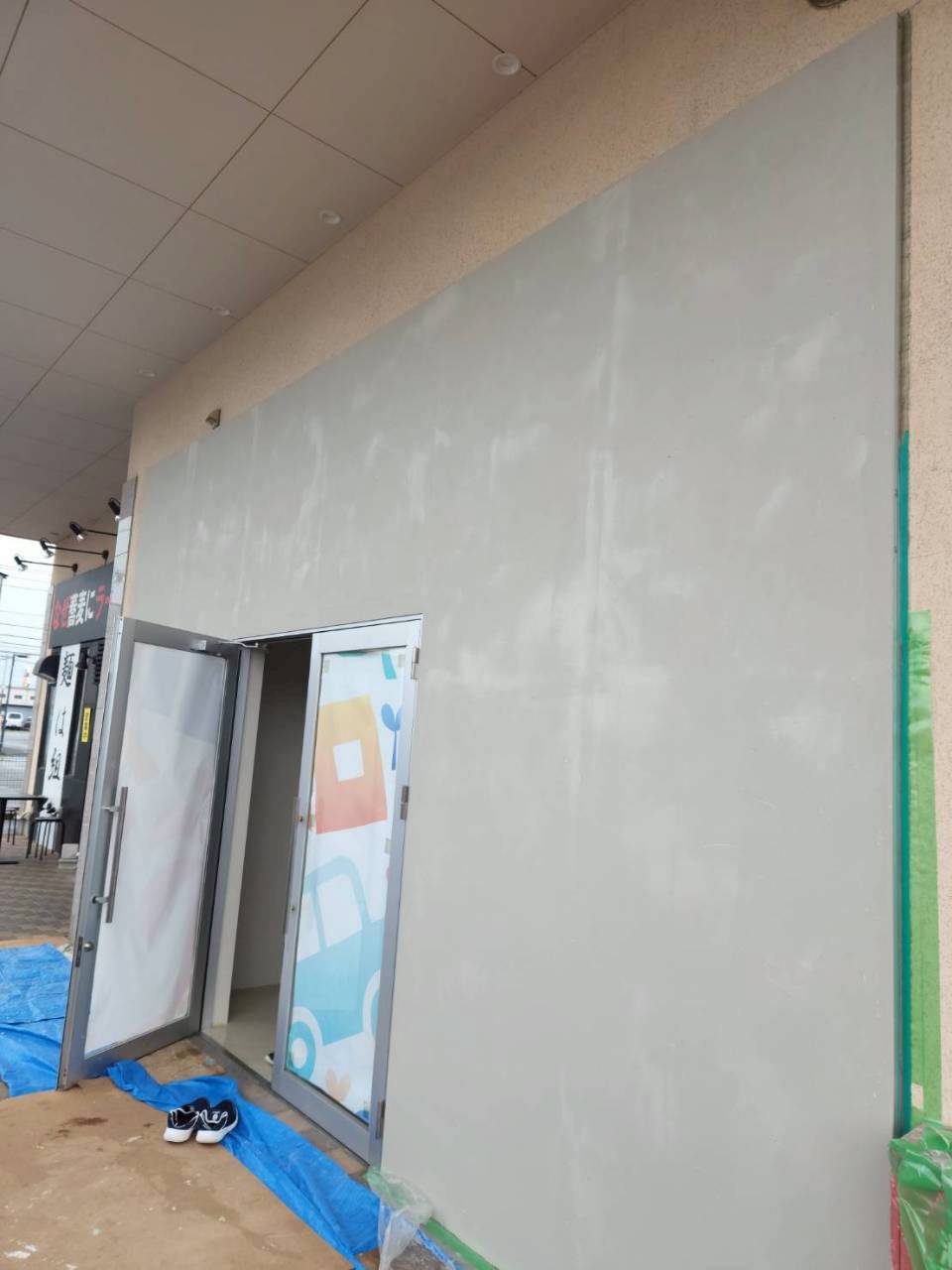 甲府市 店舗外壁 左官下塗り