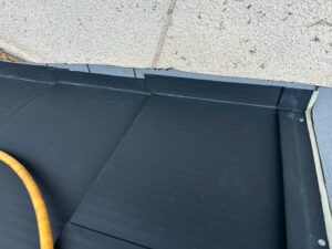 屋根カバー工法後 谷部分③ 山梨県甲斐市 ペイントホームズ甲斐店